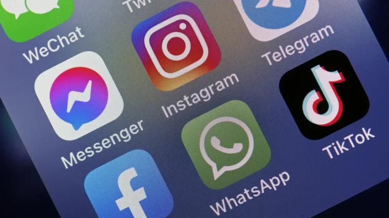 How social media alerts shape daily decisions for undocumented youth